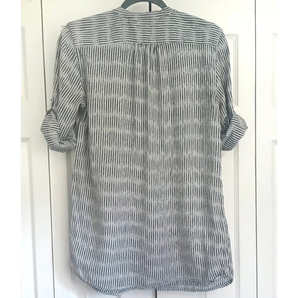 Sundance 100% Cotton Pintuck Button Up Tunic with Roll Tab Sleeves Size Small - Picture 3 of 6